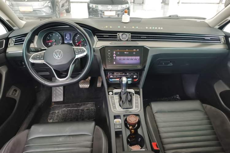 Used Volkswagen Magotan 2020 330TSI DSG Leading Model Center Console
