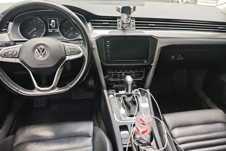 Used Volkswagen Magotan 2020 330TSI DSG Leading Model Center Console