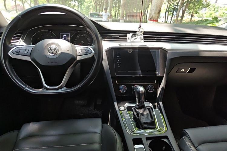Used Volkswagen Magotan 2020 280TSI DSG Comfort Edition Center Console