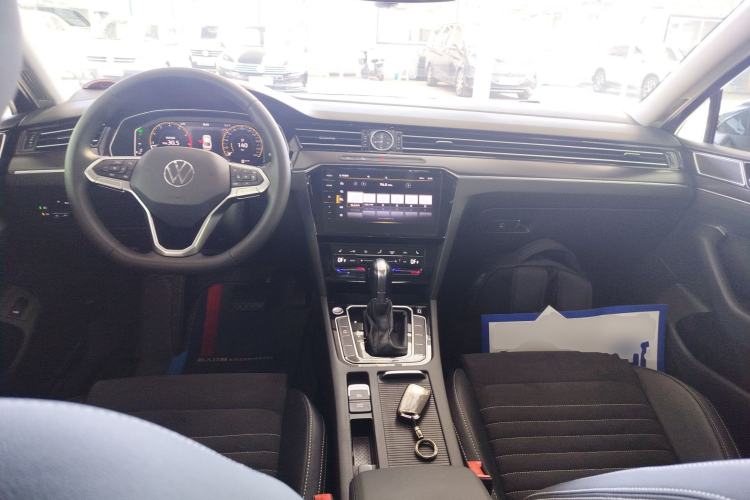 Used Volkswagen Magotan 2020 380TSI DSG Luxury Version Center Console