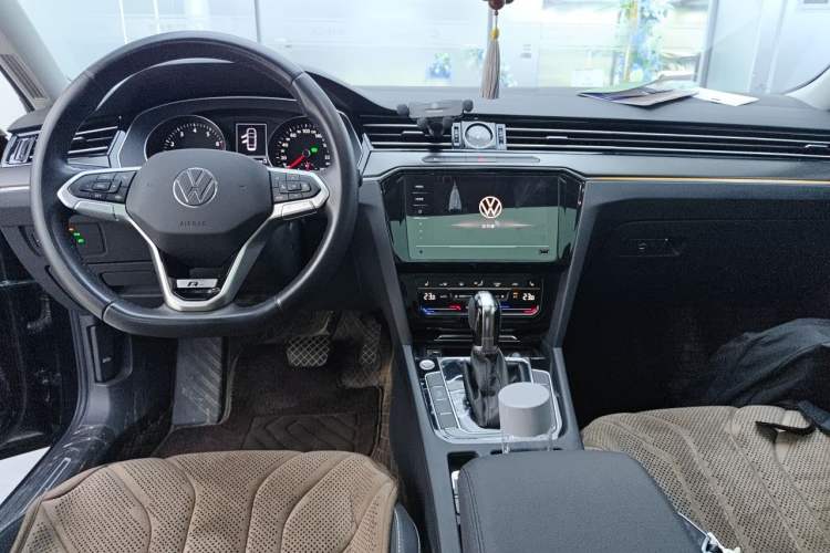 Used Volkswagen Magotan 2020 330TSI DSG Leading Model Center Console