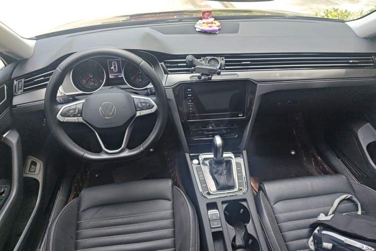 Used Volkswagen Magotan 2020 330TSI DSG Leading Model Center Console