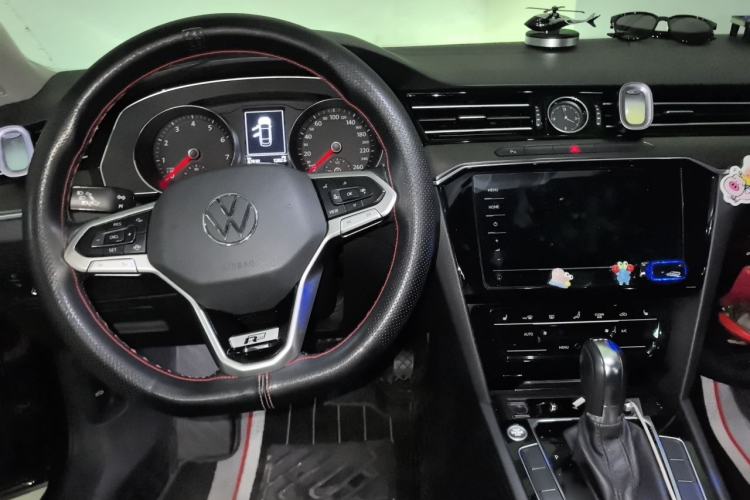 Used Volkswagen Magotan 2020 330TSI DSG Leading Model Center Console
