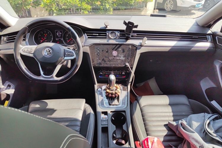 Used Volkswagen Magotan 2020 330TSI DSG Leading Model Center Console