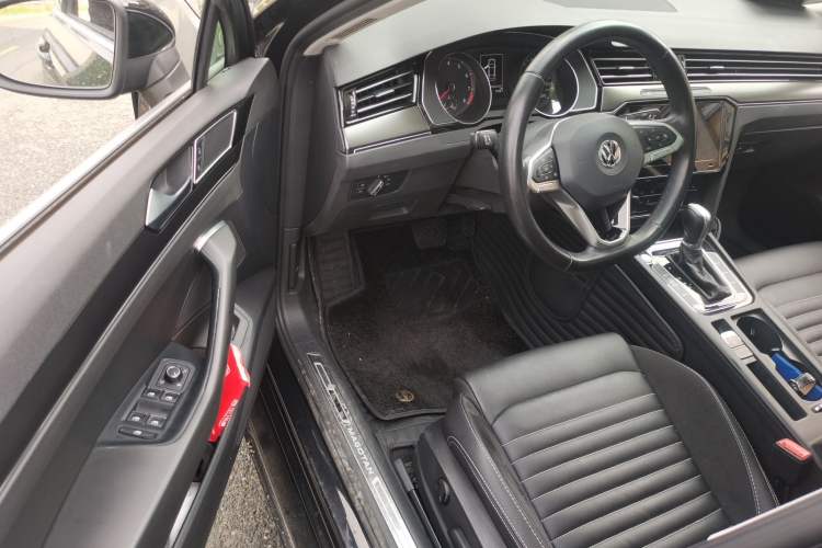 Used Volkswagen Magotan 2020 330TSI DSG Leading Model Driver Seat