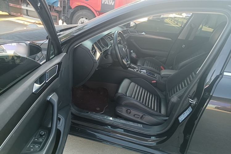 Used Volkswagen Magotan 2020 330TSI DSG Leading Model Driver Seat