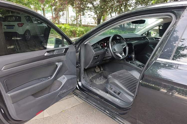 Used Volkswagen Magotan 2020 330TSI DSG Luxury Edition Driver Seat