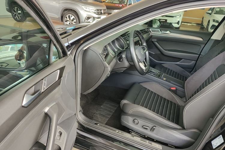 Used Volkswagen Magotan 2020 330TSI DSG Leading Model Driver Seat