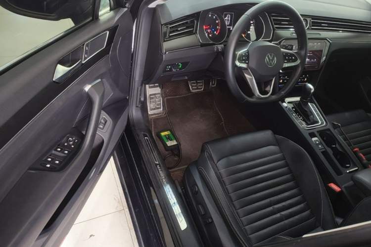 Used Volkswagen Magotan 2020 330TSI DSG Leading Model Driver Seat