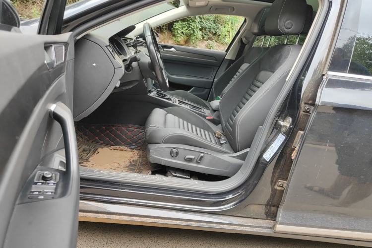 Used Volkswagen Magotan 2020 330TSI DSG Leading Model Driver Seat