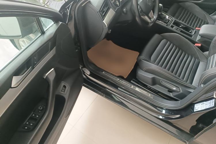 Used Volkswagen Magotan 2020 280TSI DSG Comfort Edition Driver Seat