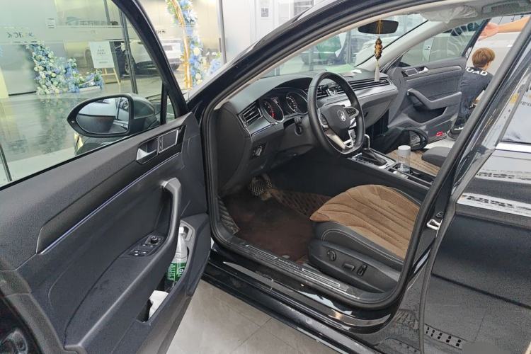 Used Volkswagen Magotan 2020 330TSI DSG Leading Model Driver Seat