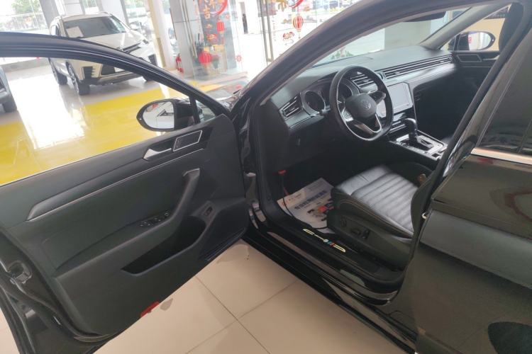 Used Volkswagen Magotan 2020 330TSI DSG Leading Model Driver Seat