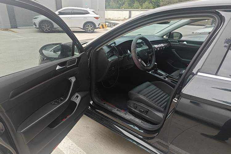 Used Volkswagen Magotan 2020 330TSI DSG Leading Model Driver Seat