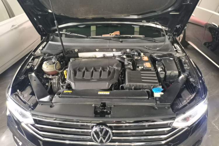 Used Volkswagen Magotan 2020 330TSI DSG Leading Model Engine Bay