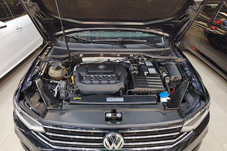 Used Volkswagen Magotan 2020 330TSI DSG Leading Model Engine Bay