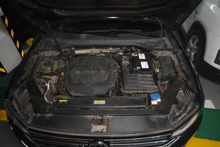 Used Volkswagen Magotan 2020 330TSI DSG Leading Model Engine Bay