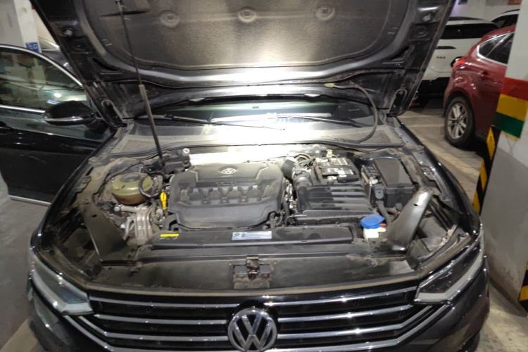 Used Volkswagen Magotan 2020 330TSI DSG Leading Model Engine Bay