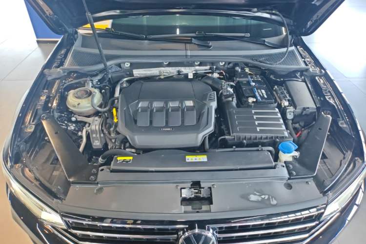 Used Volkswagen Magotan 2020 330TSI DSG Leading Model Engine Bay