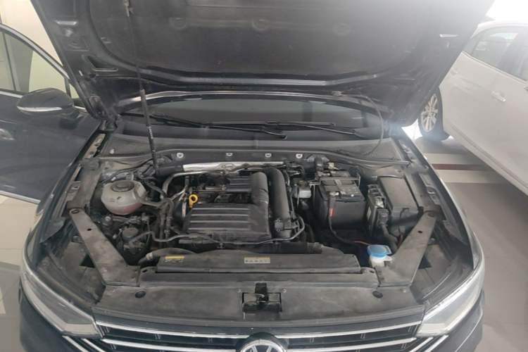 Used Volkswagen Magotan 2020 280TSI DSG Comfort Edition Engine Bay