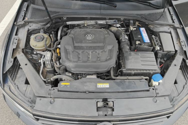 Used Volkswagen Magotan 2020 330TSI DSG Leading Model Engine Bay
