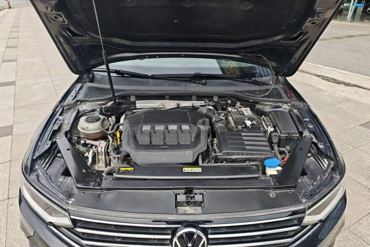 Used Volkswagen Magotan 2020 330TSI DSG Leading Model Engine Bay