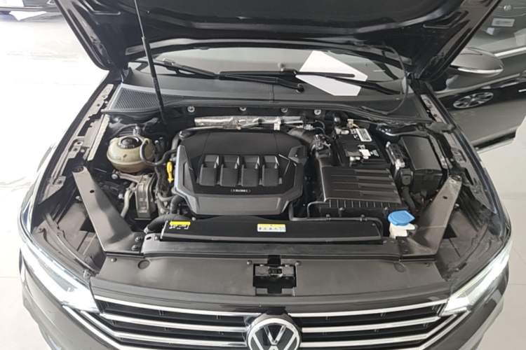 Used Volkswagen Magotan 2020 330TSI DSG Leading Model Engine Bay