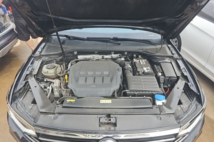 Used Volkswagen Magotan 2020 330TSI DSG Leading Model Engine Bay