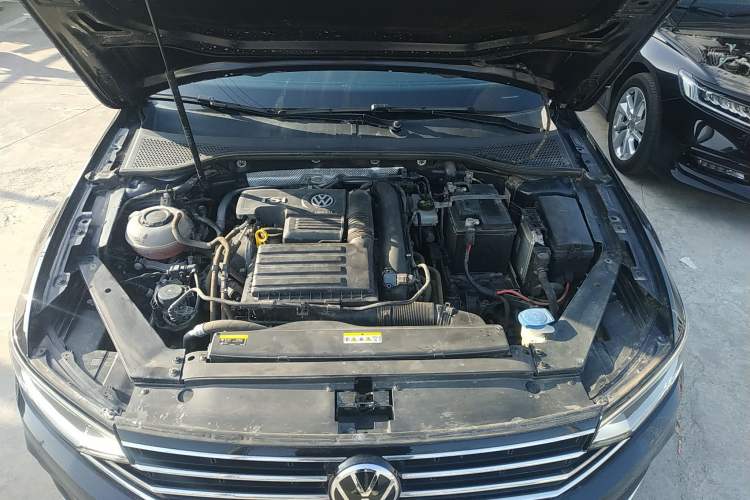 Used Volkswagen Magotan 2020 280TSI DSG Comfort Edition Engine Bay