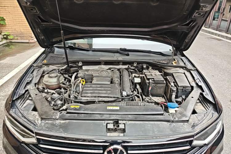 Used Volkswagen Magotan 2020 280TSI DSG Comfort Edition Engine Bay