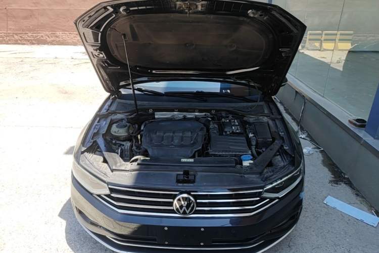 Used Volkswagen Magotan 2020 330TSI DSG Leading Model Engine Bay