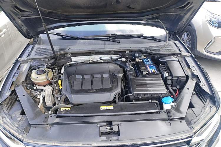 Used Volkswagen Magotan 2020 330TSI DSG Leading Model Engine Bay