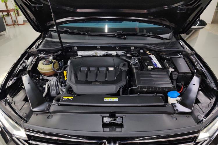 Used Volkswagen Magotan 2020 330TSI DSG Leading Model Engine Bay