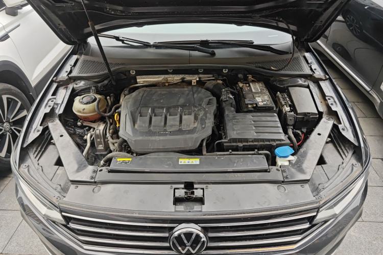 Used Volkswagen Magotan 2020 330TSI DSG Leading Model Engine Bay