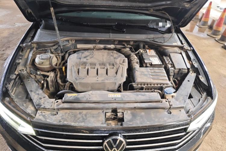Used Volkswagen Magotan 2020 330TSI DSG Leading Model Engine Bay