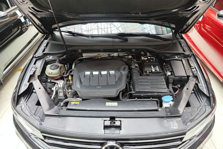 Used Volkswagen Magotan 2020 330TSI DSG Leading Model Engine Bay