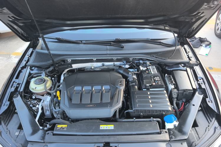 Used Volkswagen Magotan 2020 330TSI DSG Leading Model Engine Bay