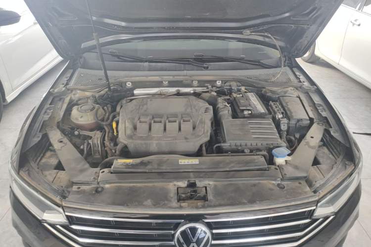 Used Volkswagen Magotan 2020 330TSI DSG Leading Model Engine Bay