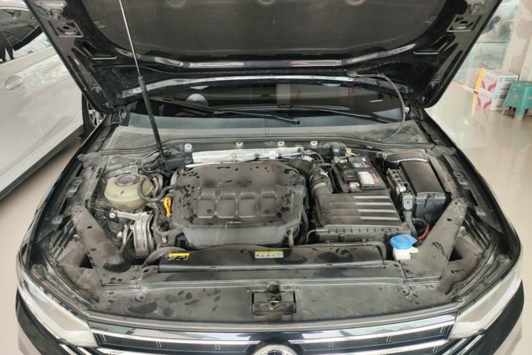 Used Volkswagen Magotan 2020 330TSI DSG Leading Model Engine Bay
