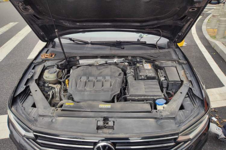Used Volkswagen Magotan 2020 330TSI DSG Leading Model Engine Bay