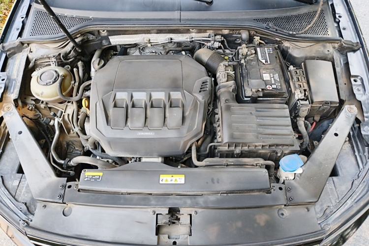 Used Volkswagen Magotan 2020 330TSI DSG Leading Model Engine Bay