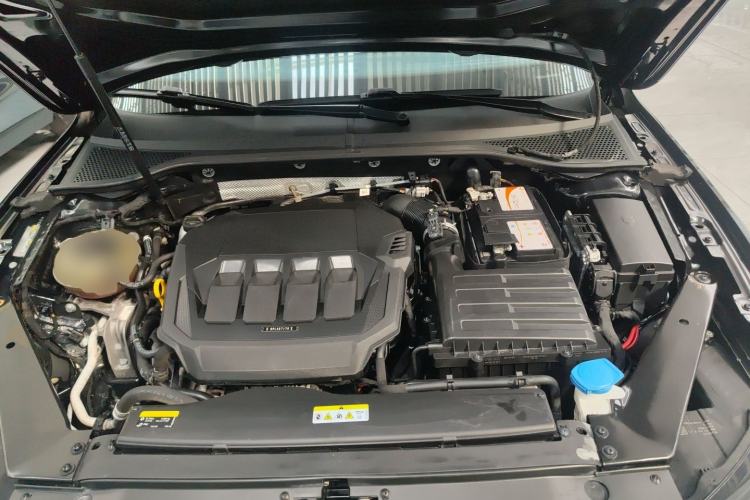 Used Volkswagen Magotan 2020 330TSI DSG Leading Model Engine Bay