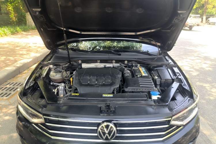 Used Volkswagen Magotan 2020 330TSI DSG Leading Model Engine Bay