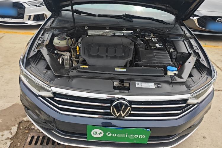Used Volkswagen Magotan 2020 330TSI DSG Leading Model Engine Bay