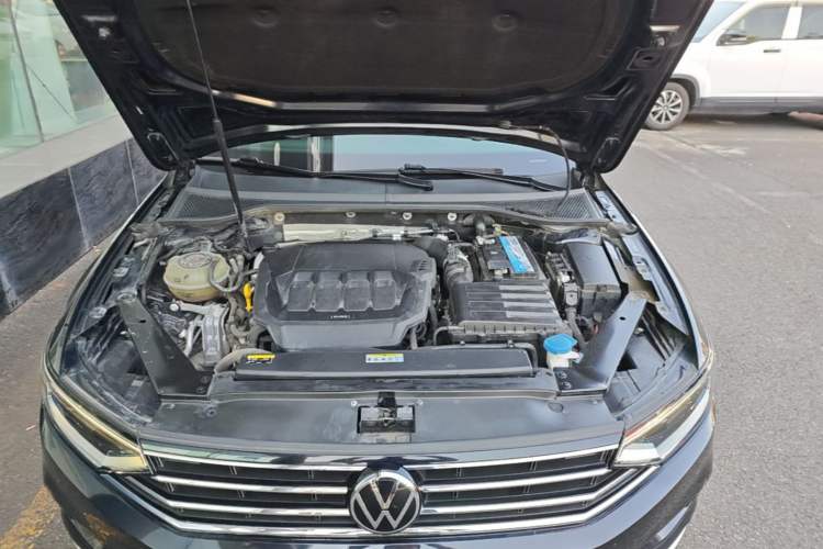 Used Volkswagen Magotan 2020 330TSI DSG Leading Model Engine Bay