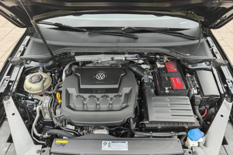 Used Volkswagen Magotan 2020 330TSI DSG Leading Model Engine Bay