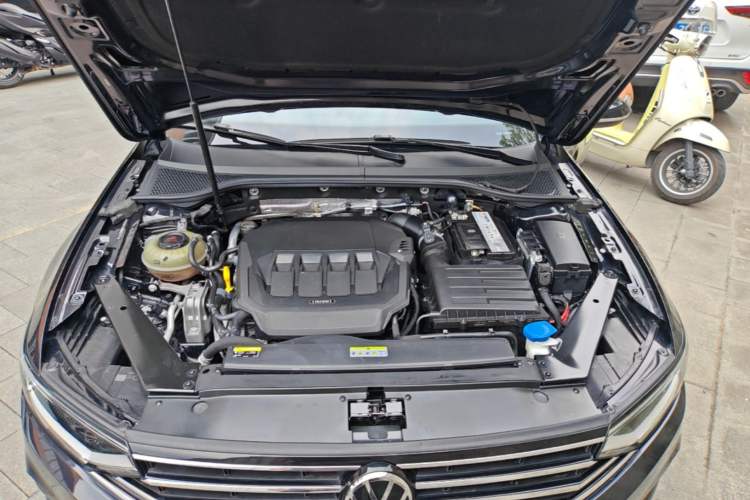 Used Volkswagen Magotan 2020 330TSI DSG Leading Model Engine Bay