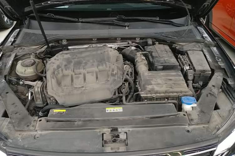 Used Volkswagen Magotan 2020 330TSI DSG Leading Model Engine Bay