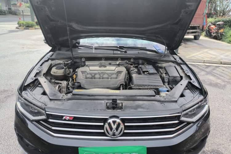 Used Volkswagen Magotan 2020 330TSI DSG Leading Model Engine Bay