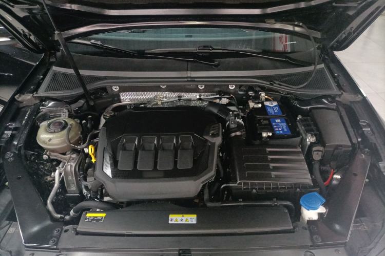 Used Volkswagen Magotan 2020 330TSI DSG Leading Model Engine Bay